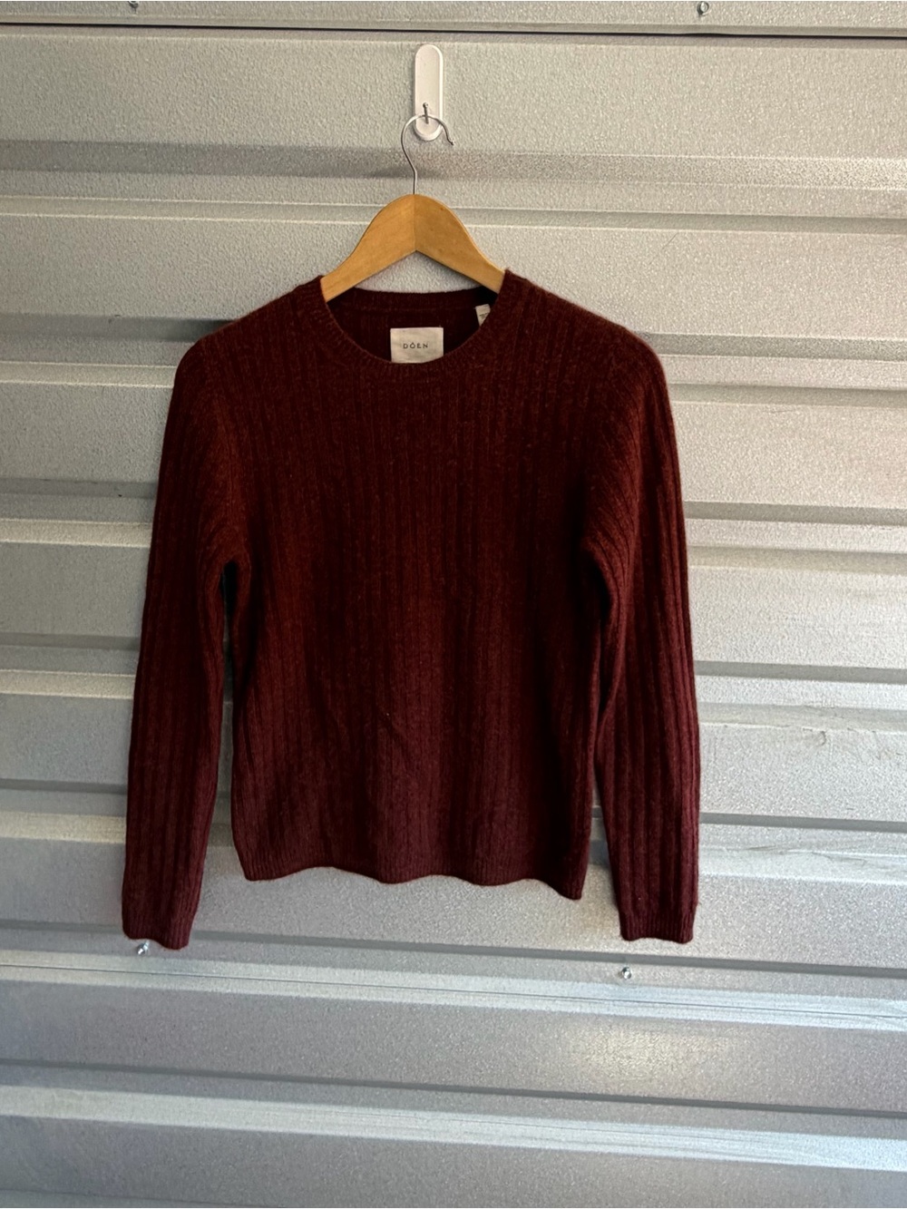 Doen Hyeres Cashmere Sweater in dark garnet
